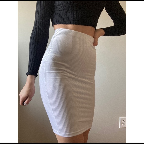 SUPER SOFT WHITE PENCIL SKIRT - Picture 1 of 6